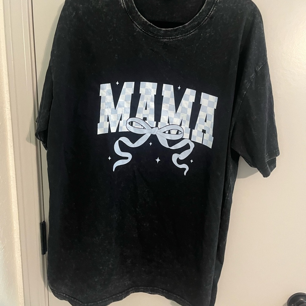 Black Graphic T-Shirt with 'MAMA' Design